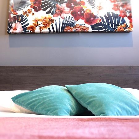 Velleran Accomodation Tarxien Exteriör bild